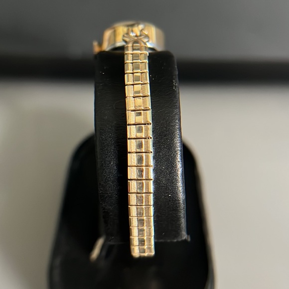 Caravelle Gold Tone Ladies Vintage Watch - Picture 12 of 15